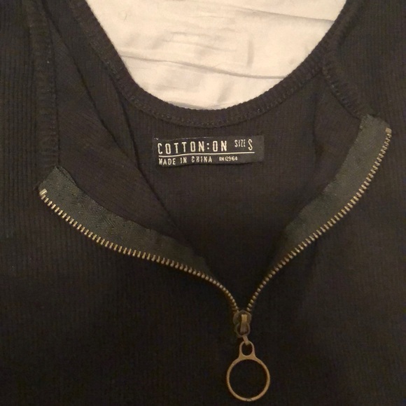 Black top - Picture 3 of 3